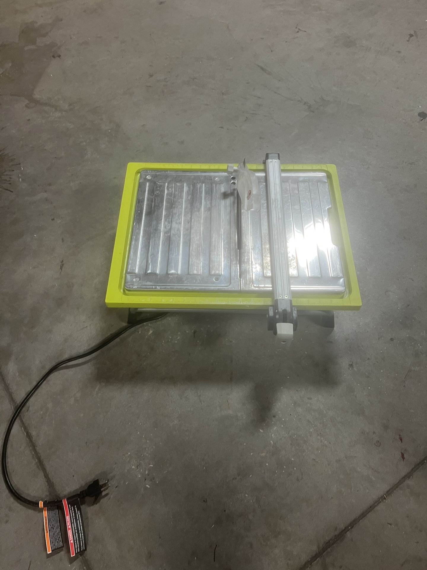 RYOBI - 4.8 -Amps 7 in. Blade Corded Tabletop Wet Tile Saw Used in good condition. Only used once for a small project . Location below 31705 SR-54 W