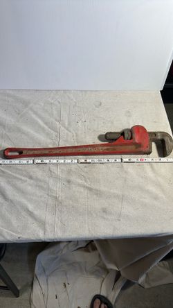 Olympia heavy duty 24 inch pipe wrench