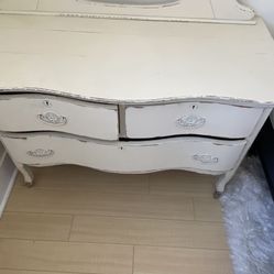 Vanity And Dresser Combo