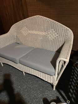 White Wicker Loveseat ( Indoor Kept ) 