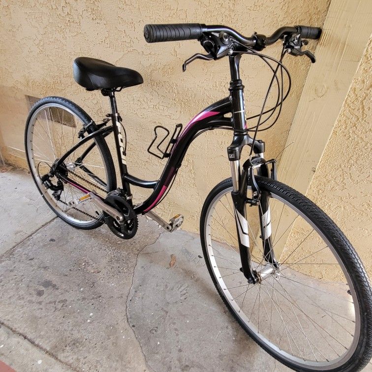 E Crosstown Ladies Fuji Bike Fuji Crosstown Hybrid Comfort