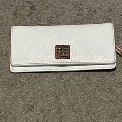 Dooney & Bourke Pebble Grain Slim Wallet Clutch Bone White