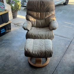 Swivel Chair With Ottoman