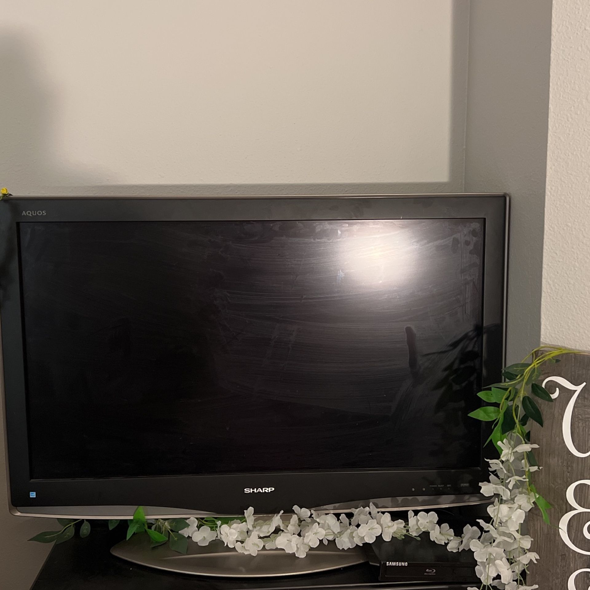 Flat Screen Tv Sharp Aquos $75 Or Best Offer 