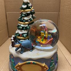 Disney Winnie The Pooh Christmas Snow Globe With Windup Theme Song 