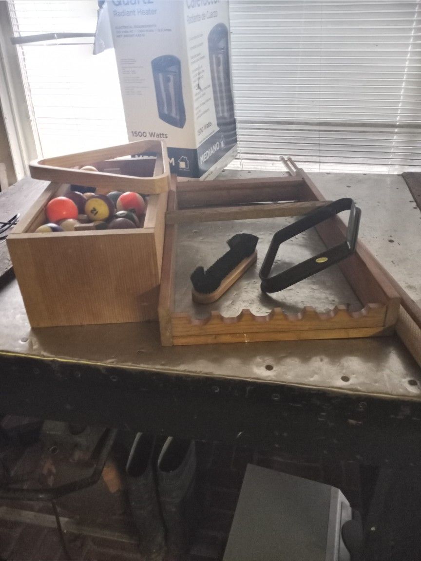 BILLIARD EQUIP