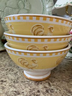 William Sonoma Yellow Rooster Ceramic Footed Bowls Set of 3