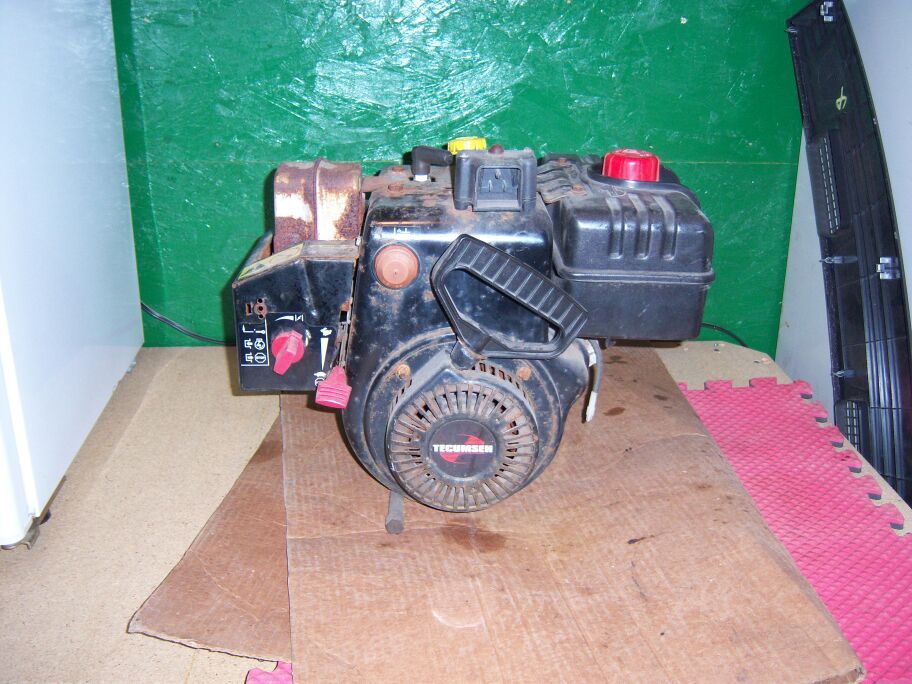 Snowblower engine Tecumseh.