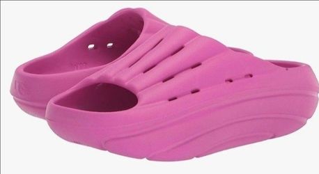 NEW UGG Foamo slide sandals. New in box