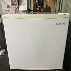 Mini Fridge 