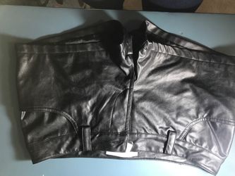 San Souci polyurethane short shorts size medium