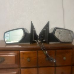 mirrors for chevy silverdo, ONE IS BROKEN 