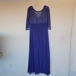 Beautiful elegant blue dress. Great For partys. Dinner night out or any occasion. Size MEDIUM $25.00