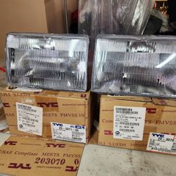 TYC '93 -'98 Jeep Grand Cherokee Set of Headlights 