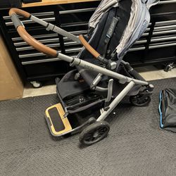 Uppababy vista stroller with Travel Bag And Accessories 