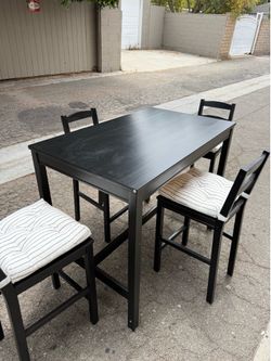 dining table with four tall bar chairs