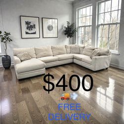 JACKSON FURNITURE WHITE 4- PIECE SECTIONAL w/ CHAISE (FREE DELIVERY)(CLIFTON HEIGHTS PA 19018)