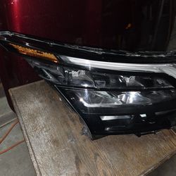 NISSAN PATFINDER OEM RIGHT SIDE HEADLIGHT