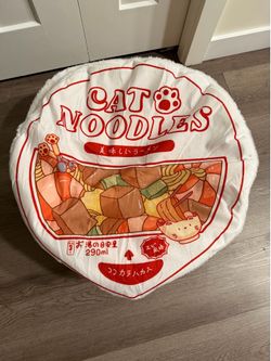 Cup noodle cat or small dog bed