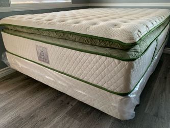 Queenn Size Organic Hybrid Gel Pillowtop Matres!!!!