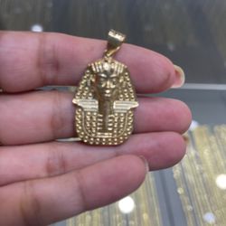 10k Gold Pendant Special Deal  In Store .special Going On Jewelry ..!!!!