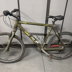 Cannondale M500 Mountain Bike 