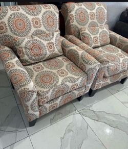 2 Accent chairs with matching pillows