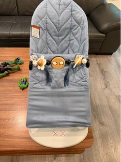 Babybjorn bouncer bliss with attachment