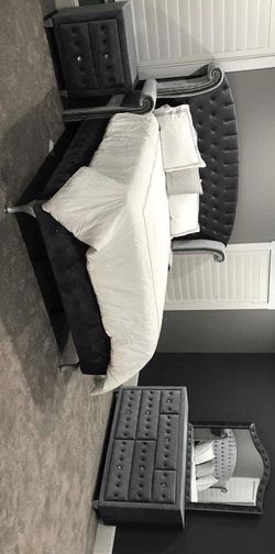 Sofia Gray Velvet Platform Bedroom Set -New