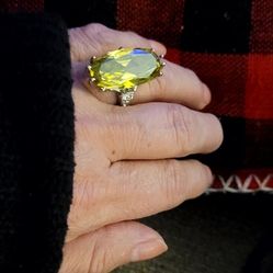 Beautiful VINTAGE YELLOW ZIRCON STONE RING