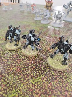 40k Tau Crisis Suits, assembled/painted