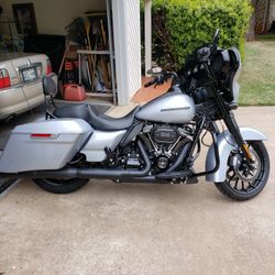 2019 Harley Street glide special