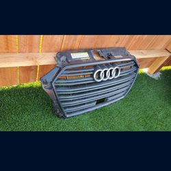 2017 -2020 AUDI A3 QUATTRO S LINE
GRILLE GRILL GENUINE USED OEM. NC2