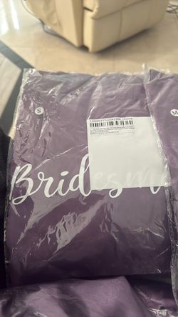Bridesmaids and Maid of Honor robes for wedding day pictures