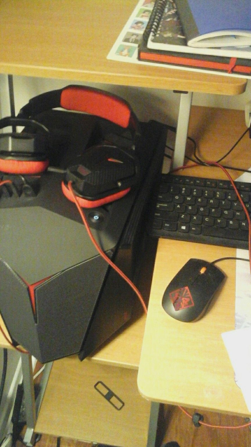 computer desktop with headset and keyboard, mouse