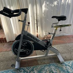 Star Trac Spinner Pro Spin Cycle Upright Exercise Bike