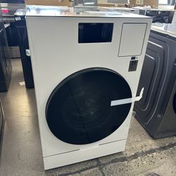 Samsung 27” front load washer / dryer combo with 5.3 cu ft capacity 