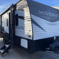 2020 Hideout 18ft Travel Trailer w/Large Side Out