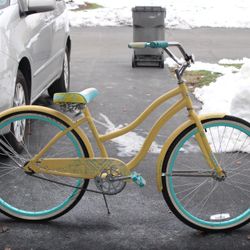 Cute Yellow and Teal Cruiser Bike 