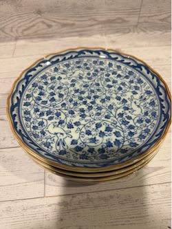 Porcelain plates featuring a rabbit and floral design