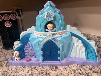 Castillo little people frozen