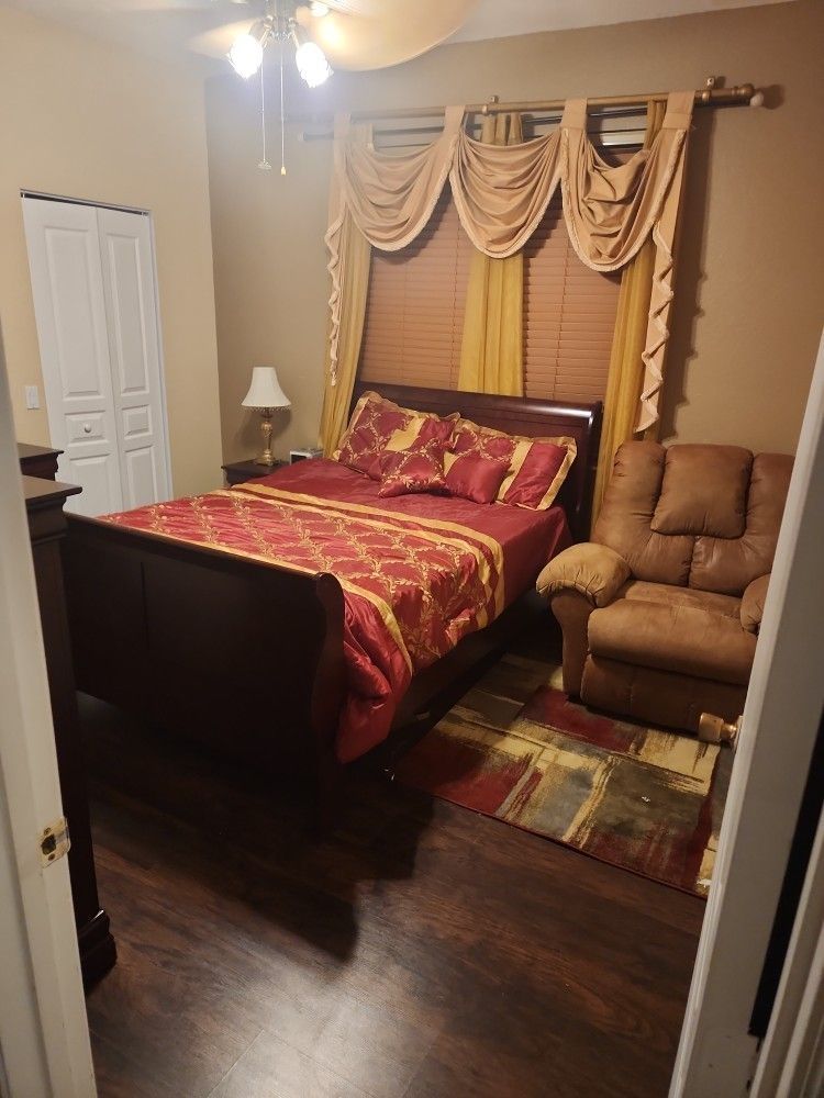 Dark Brown Queen Size Bedroom