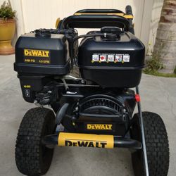 DeWalt 4400 Psi 4.0 GPM Commercial Pressure Washer 