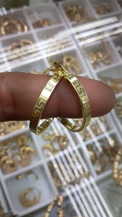 14k gold hoops 5.3 grams