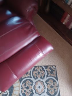 Reclining couch 2 matching g reclining chairs