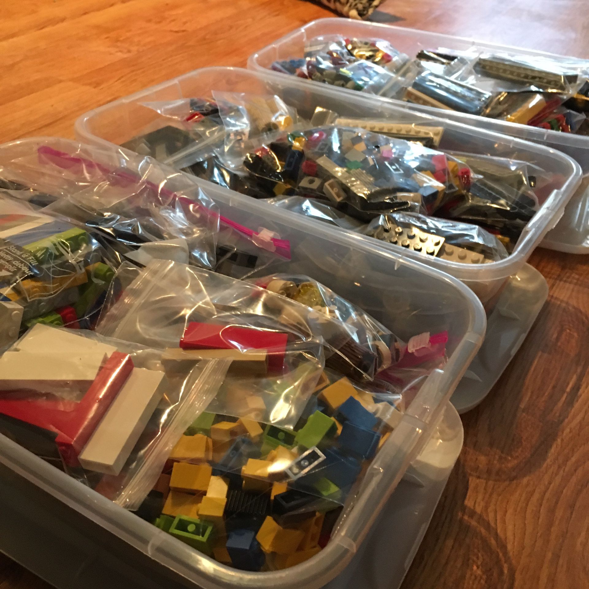 Lot of sorted lego plus containers pictured