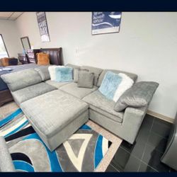 *Black Friday Now*---Lima Gray Fabric Flexible Sectional Sofa W/Ottoman---Delivery And Easy Financing Available👏