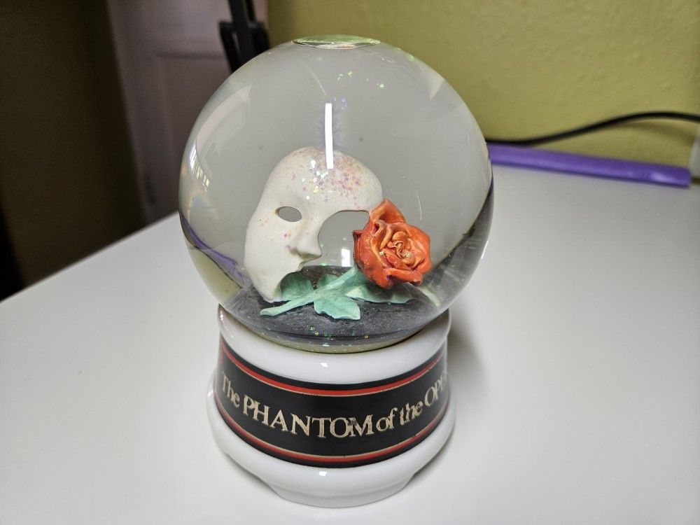 1986 Enesco Phantom Of The Opera Snow Globe Music Box 'The Music of the Night'