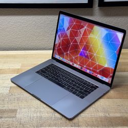 2017 15” MacBook Pro - 3.1 GHz i7 - 16GB - 500GB SSD
