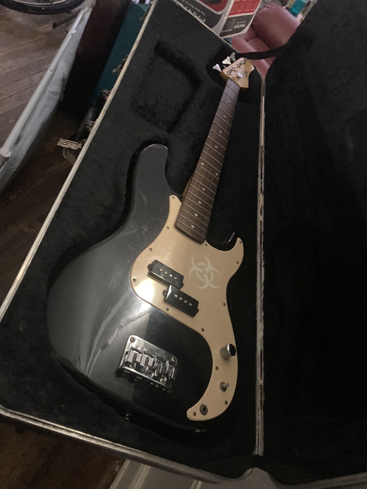 Vintage Guitar From 1980 / Fender Hard Case Both